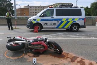 Málem zabil sedmnáctiletého motorkáře a odmítl test na drogy. U soudu žádal odklon - Novinky